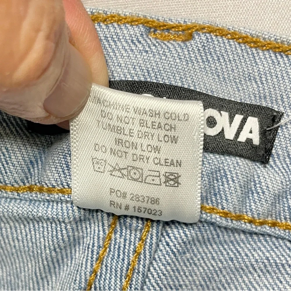 NWT - Fashion Nova - Women’s Two Toned Mom Jeans * - Picture 11 of 11